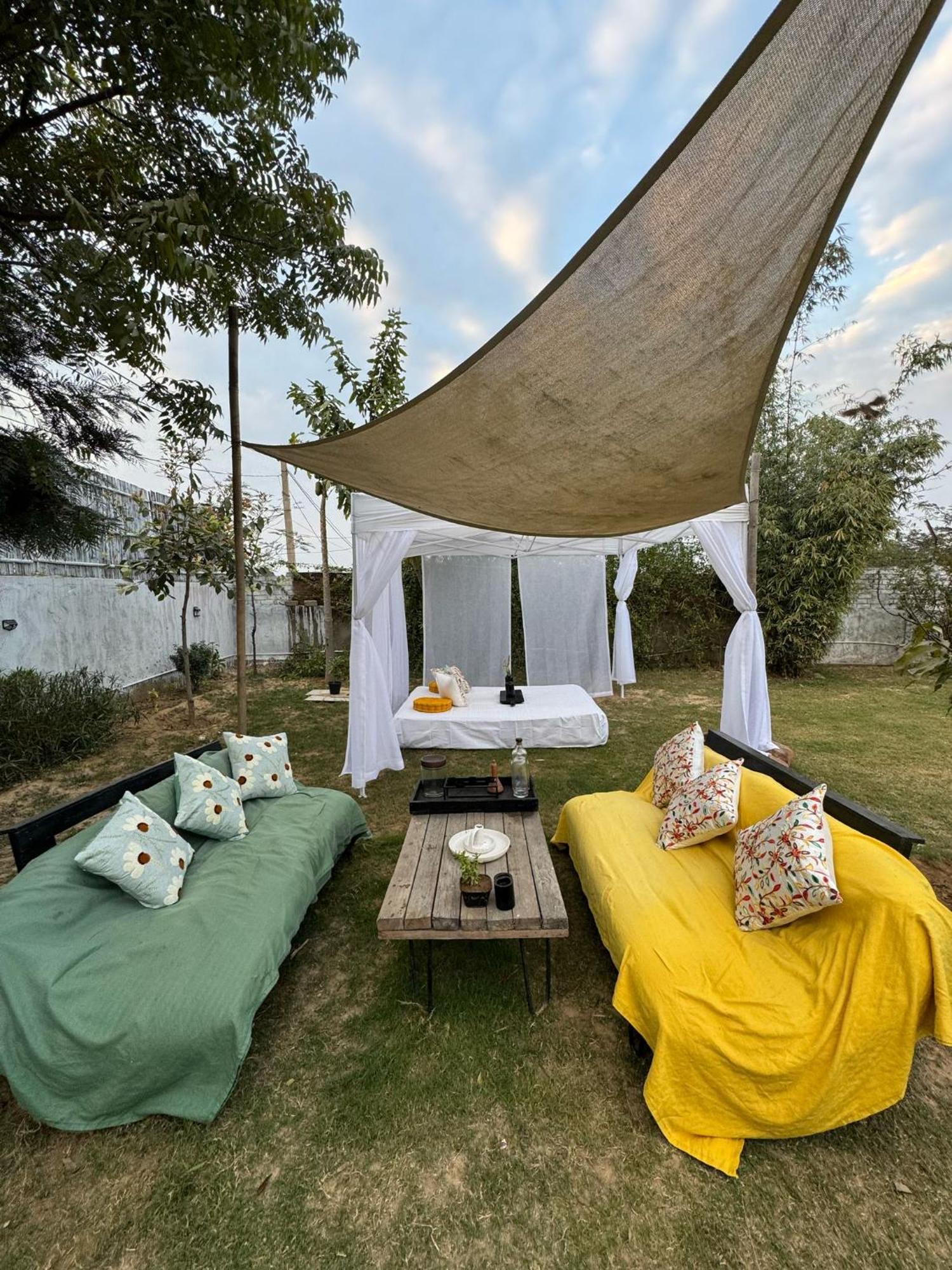 The Nirvana Nest Gurgaon Extérieur photo