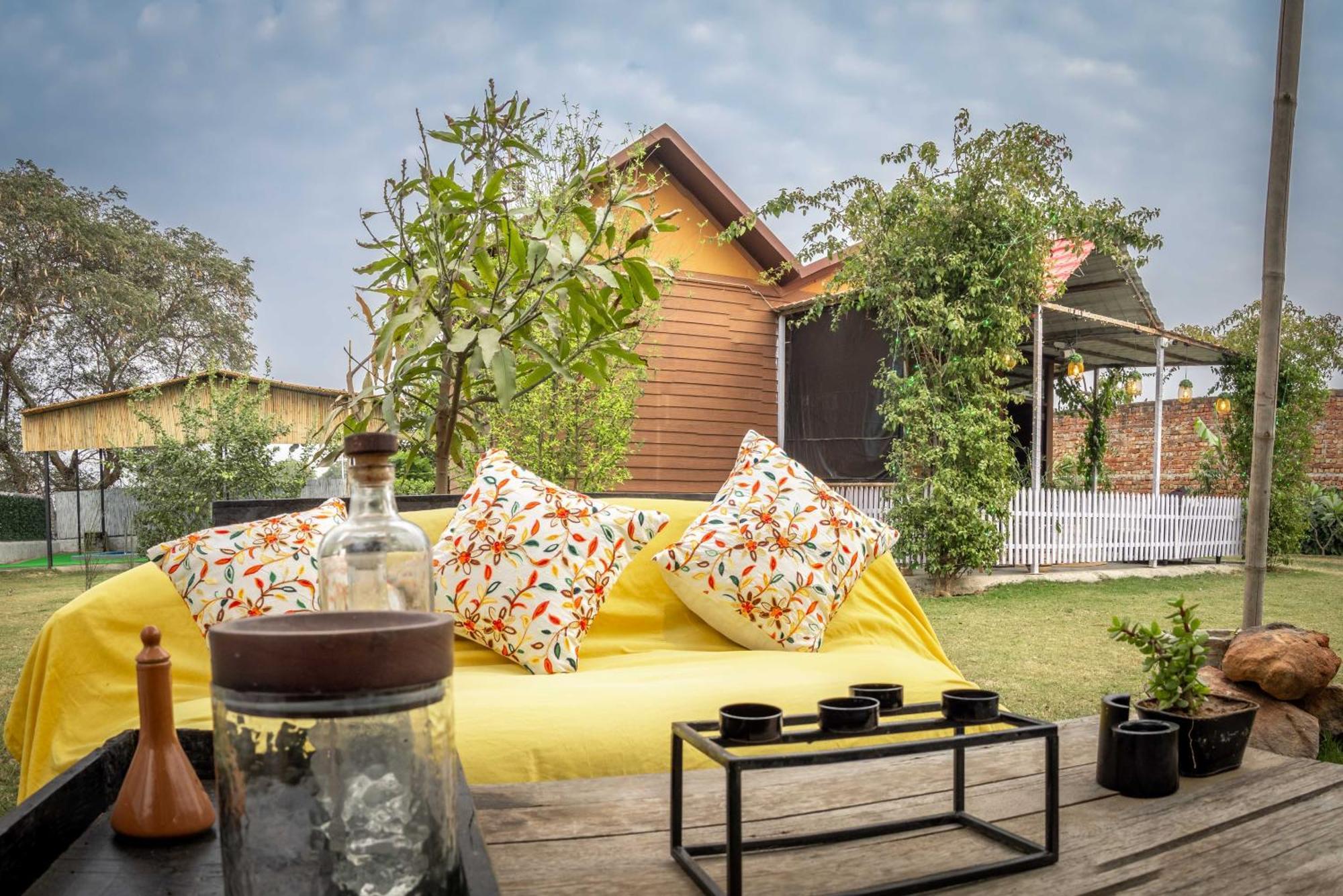 The Nirvana Nest Gurgaon Extérieur photo