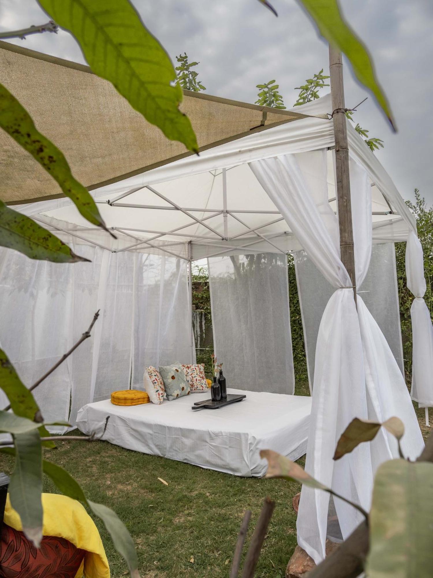 The Nirvana Nest Gurgaon Extérieur photo